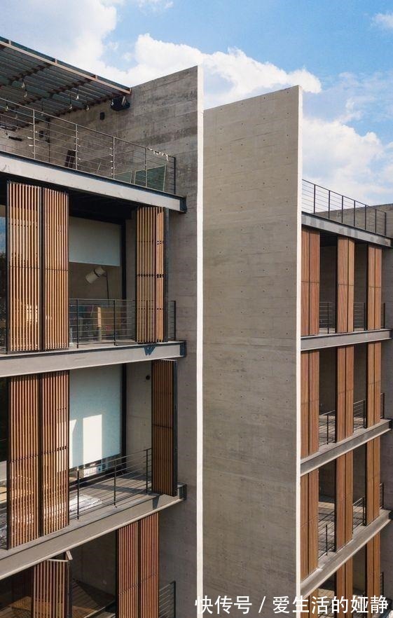 找到你|打开是阳台,关上就是一面墙,外国小区整栋楼装隐形阳台太漂亮了!