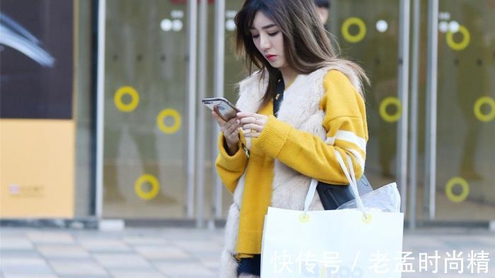 风衣|街拍:美女选择西装搭配九分铅笔裤,风衣披在身上,女强人的风格