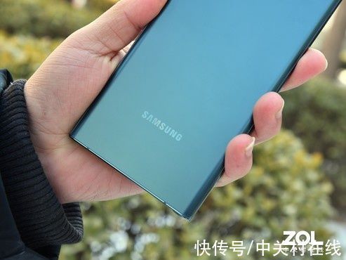 g6.8英寸巨屏四边等宽，三星Galaxy S22 Ultra上手图赏