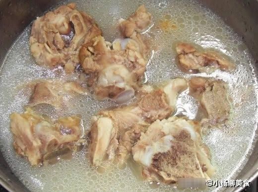 肉质|炖骨头汤时，切记不要放“这3样料”，否则肉质容易又柴又腥