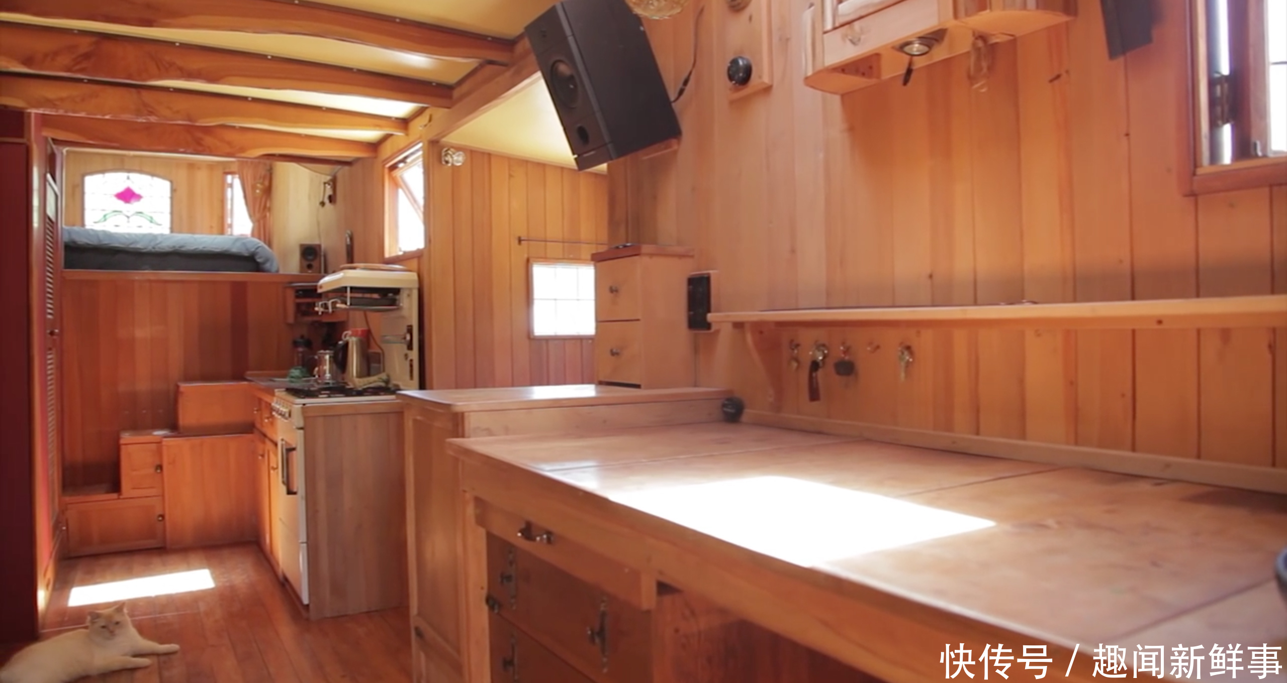 烤箱|英国一对夫妇将旧卡车改装成豪华房车,带着房子去旅行,真香