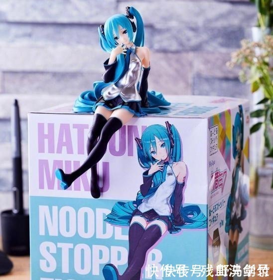 手办|初音未来推出泡面压手办，这大长腿谁还有心思吃面啊