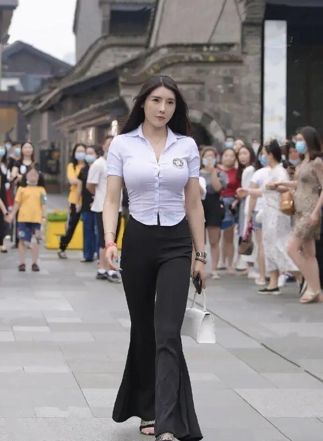 “苹果型”身材的穿搭,讲究松紧有度,合理展现自己的线条美!