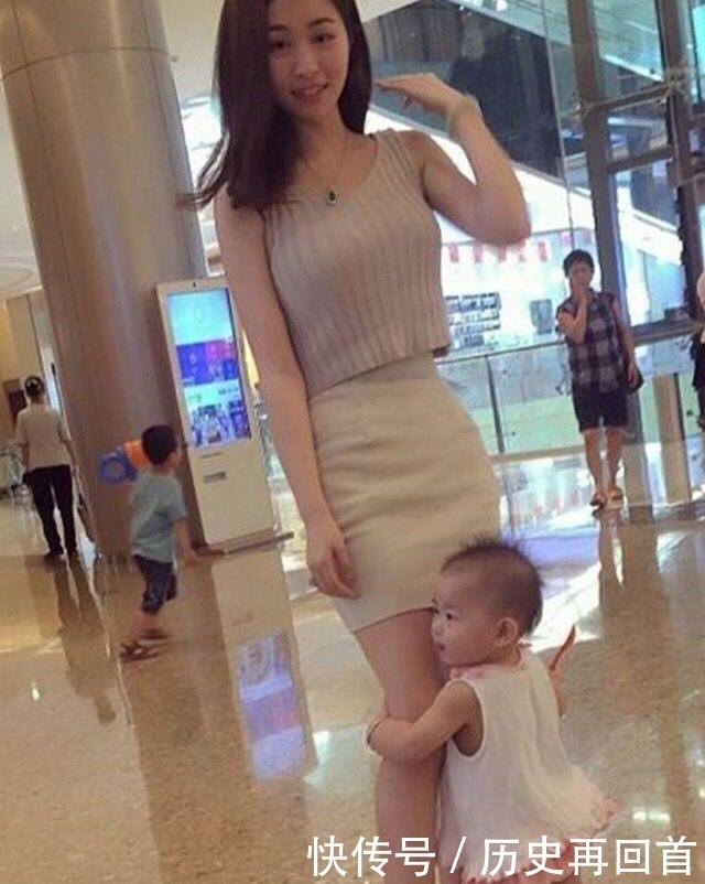 气质|街拍:时尚的辣妈们也是街上的一大亮点,她们优雅又有气质