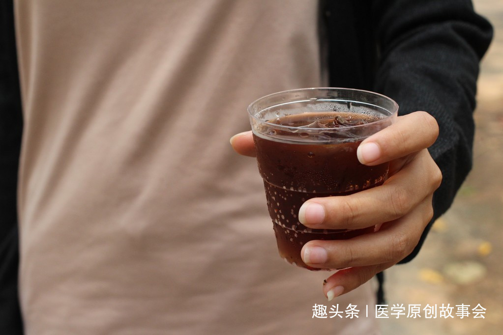 诱发|寿命短的男人，喝酒会有六个信号，若你六个都没有，恭喜很健康