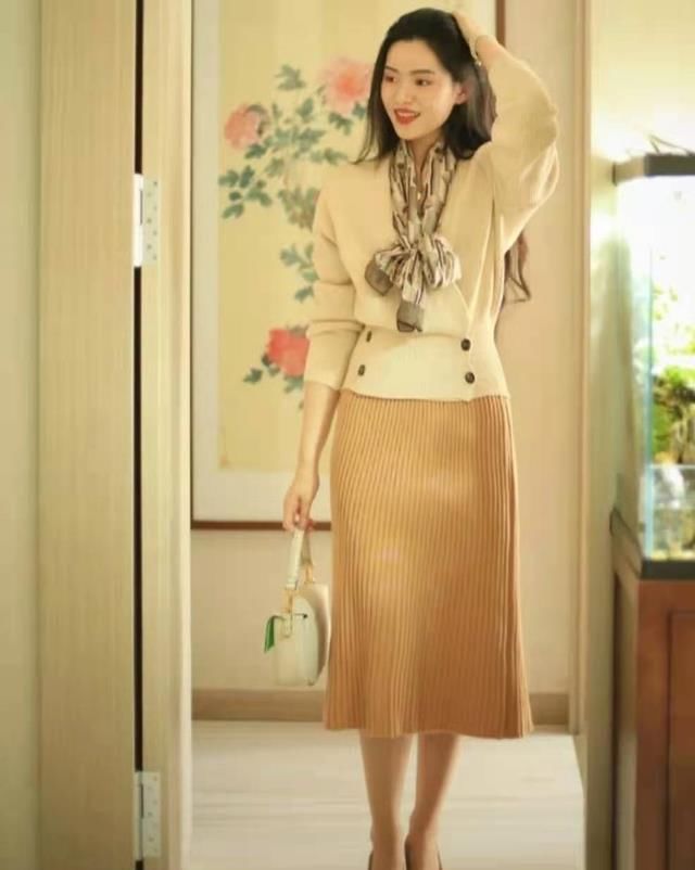 高级的淑女风：上衣+裤装，优雅时髦显气质，时尚达人亲身演绎