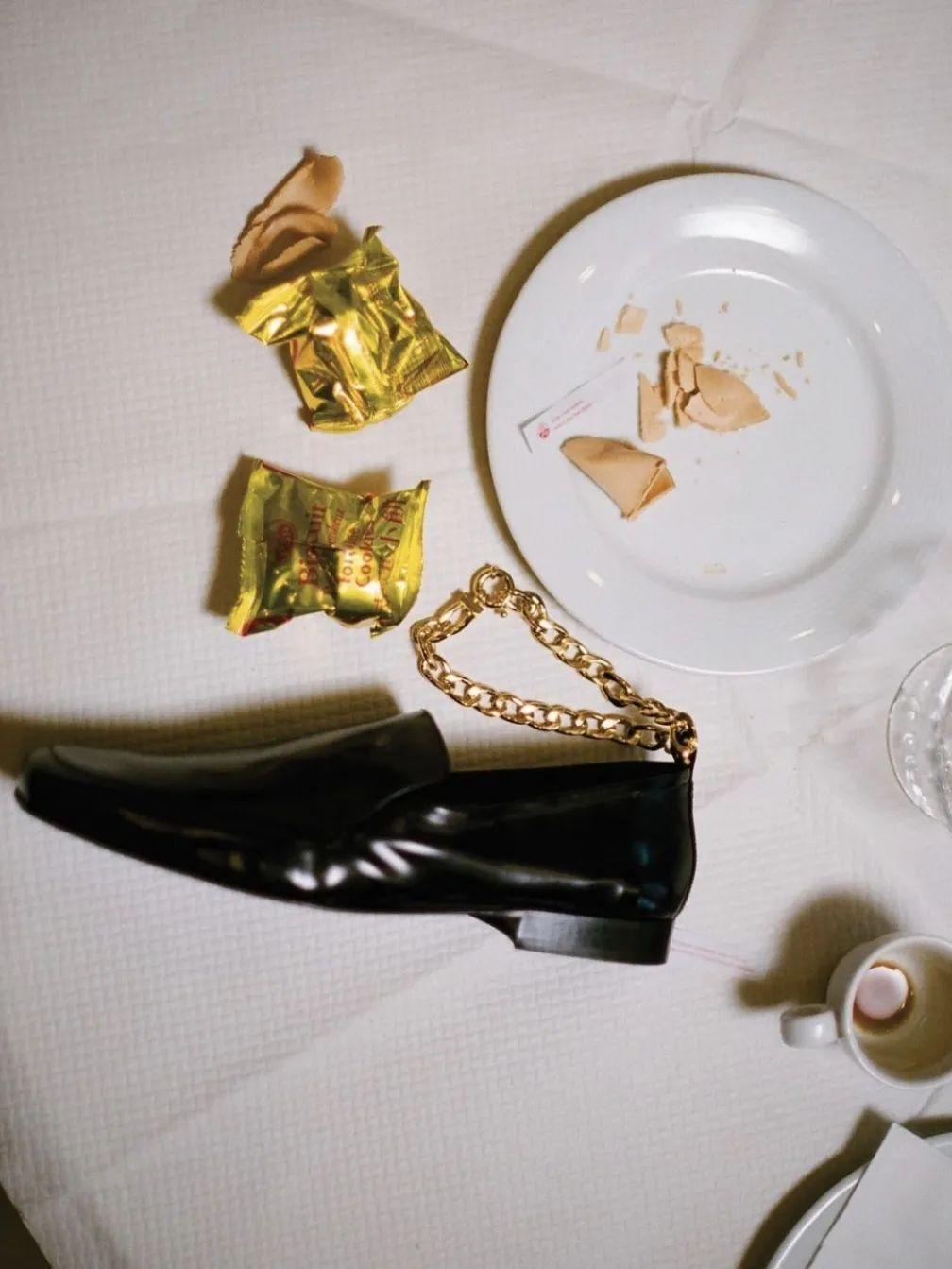 时髦|这个秋冬,让鞋子时髦起来的秘诀竟然是“变方”