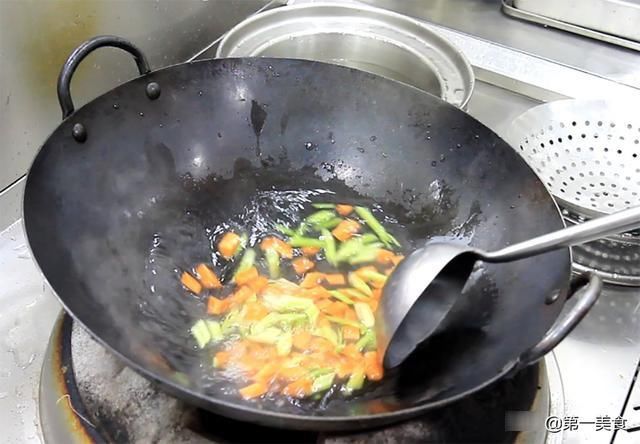 窍门|饭店的五香花生为啥好吃，偷偷告诉你窍门，口感清脆，色泽红润