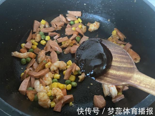 黄豆酱|好吃的炒饭有着不可告人的做法,五分钟就能炒出粒粒分明的蛋炒饭