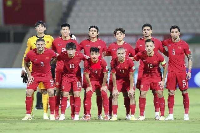 中国足协|国足闹大笑话,陈戌源争议决定引爆质疑,球迷怒批,李霄鹏被坑惨