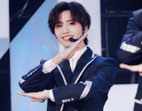 顺位|创造营:伯远卡位第12,与出道位仅差四千票,场外数据远超张嘉元