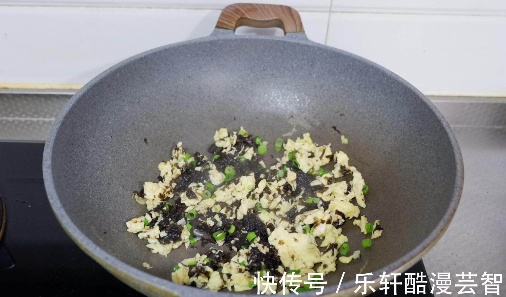 秋季,鸡蛋别再蒸鸡蛋羹,换一种新花样,营养全面好消化,别错过