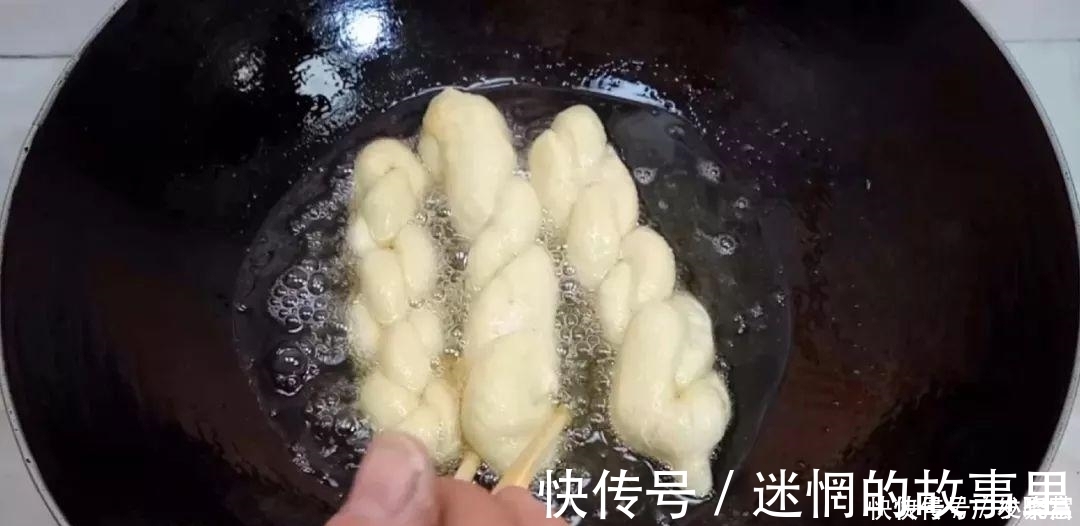 油条|2个鸡蛋,1袋牛奶,不用一滴水,比油条面包还好吃,放凉都不会硬