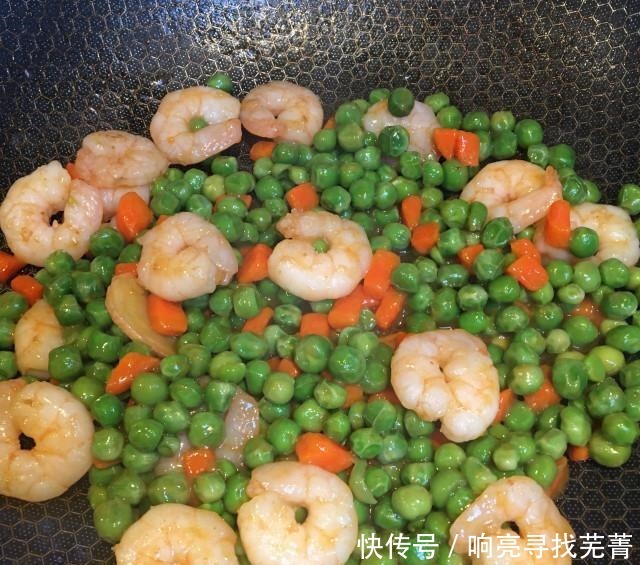 豌豆粒炒虾仁，快手美味小炒，色香味俱全，营养又美味