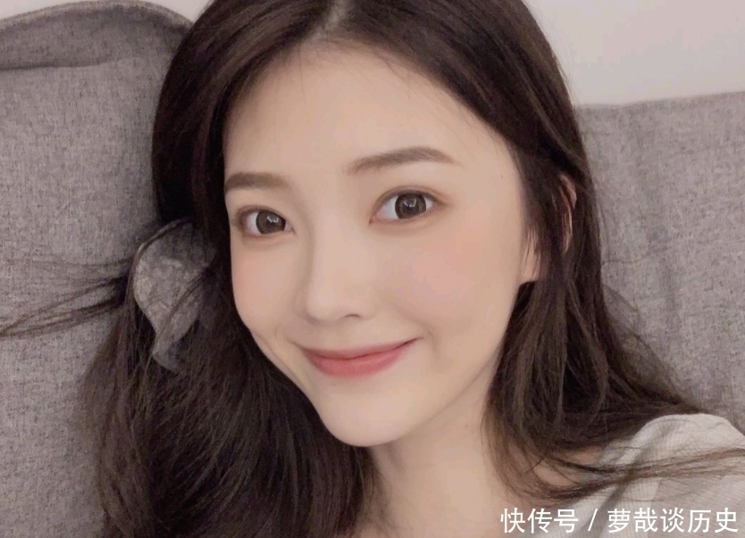 无缘|初中就“戴眼镜”的女生，基本上是这3类，难怪与“早恋”无缘！