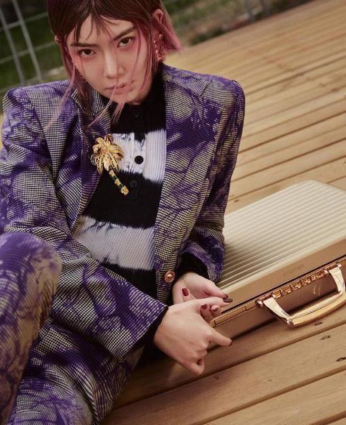 ?谁说50岁就是奶奶，这位51岁博主的减龄搭配，得体优雅、照搬简单