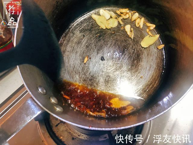 水煮肉片的正确做法肉片要大,辣椒要自己做,最好把豆芽换掉