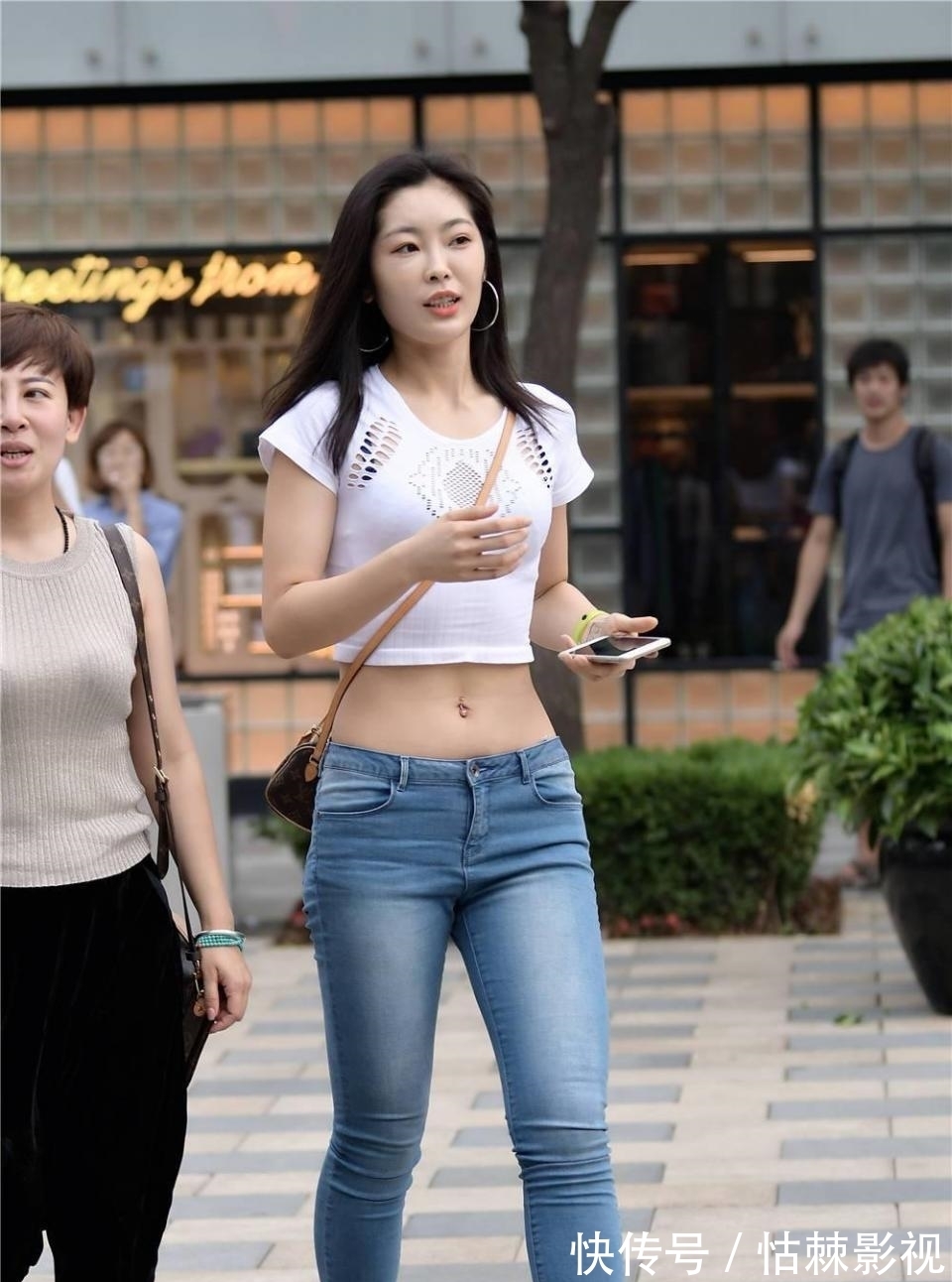 低腰 夏季低腰牛仔裤,配短款上衣,穿着清凉显瘦又自信大方