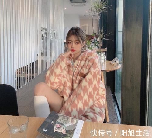 |最搞笑的偶像塌房，朱星杰勇敢承认恋情，不料女方称男友另有他人