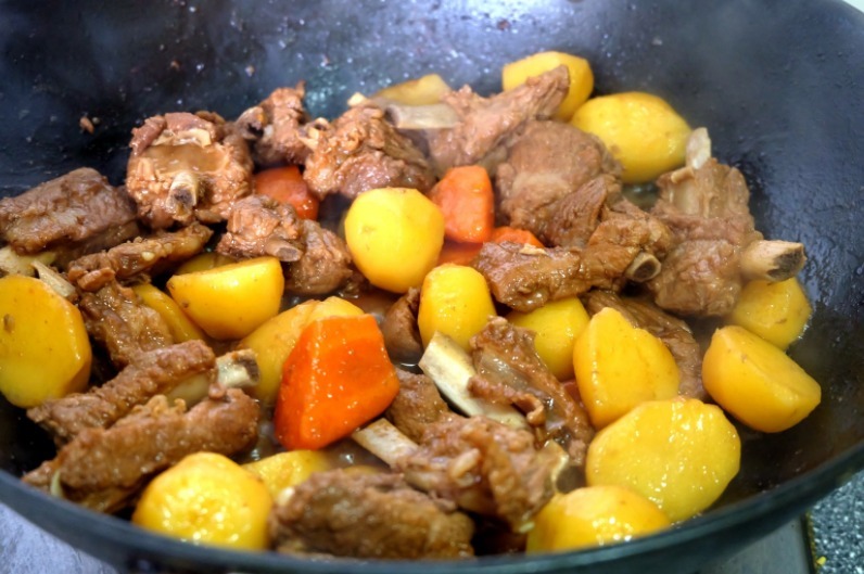 炖排骨腥味过大30年老师傅这一步很重要，难怪排骨腥柴不好吃