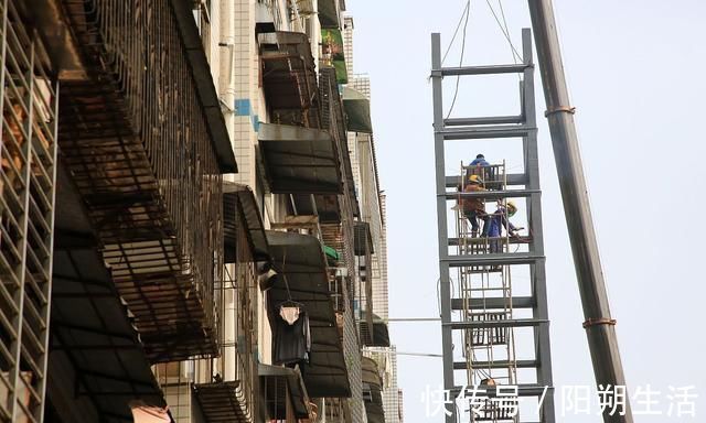 刷卡|“刷卡电梯”真的来了？老房子加装电梯又出新方案，不用再争了