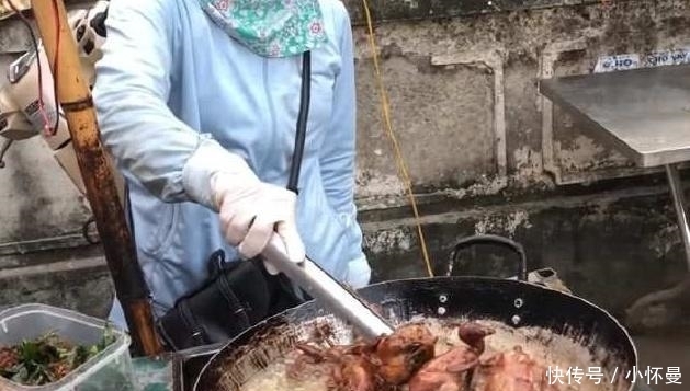 好吃|学校门口卖此类''小吃'',一只要十元,每天卖二百只算少的