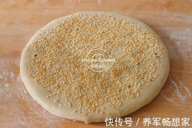 面食|先蒸后烙,外酥脆里松软,自从学会面粉此做法,孩子连面包都戒了
