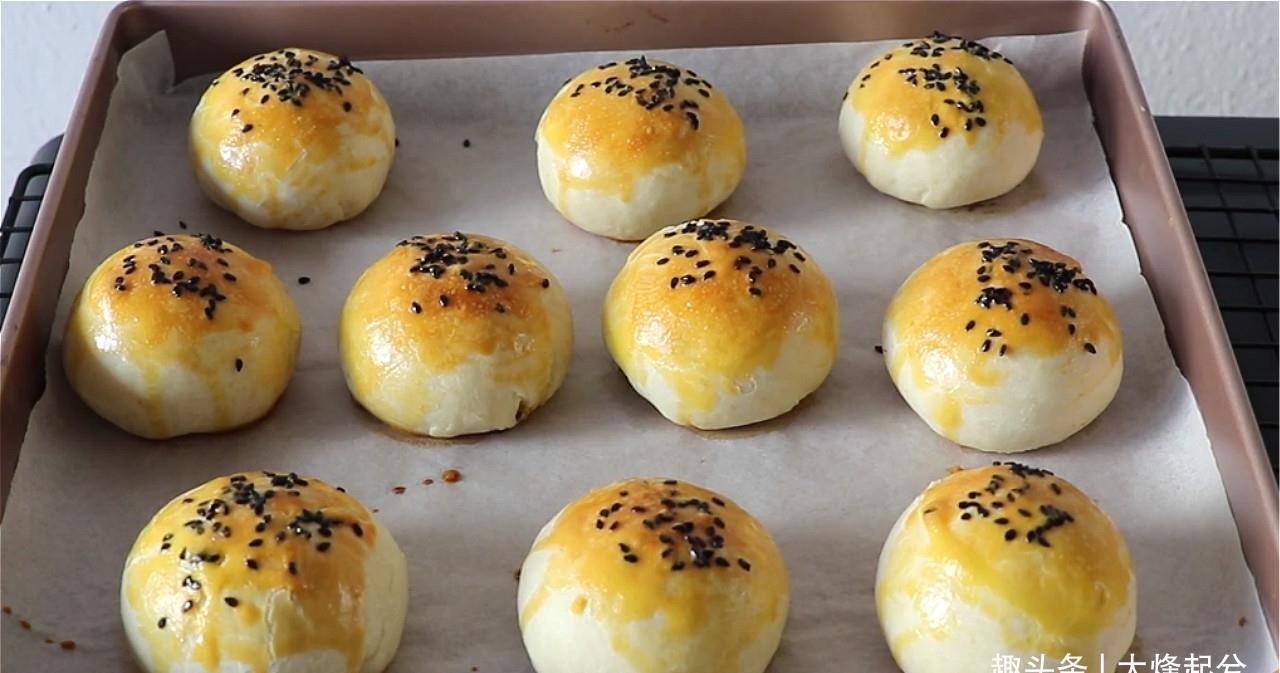 好吃|8块一个的蛋黄酥,在家自制低成本,一口酥掉渣,比外面卖得好吃