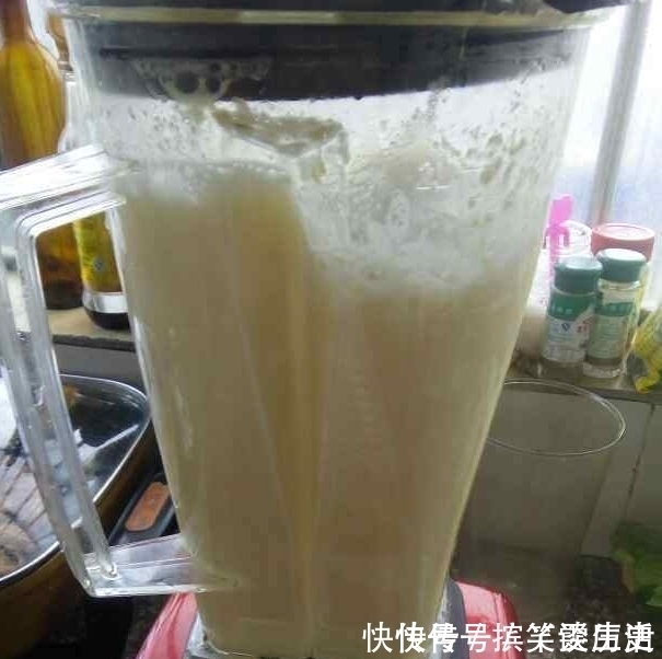 做豆浆，浸泡8小时和用水煮都不对，大厨教你一招，香浓细腻不腥
