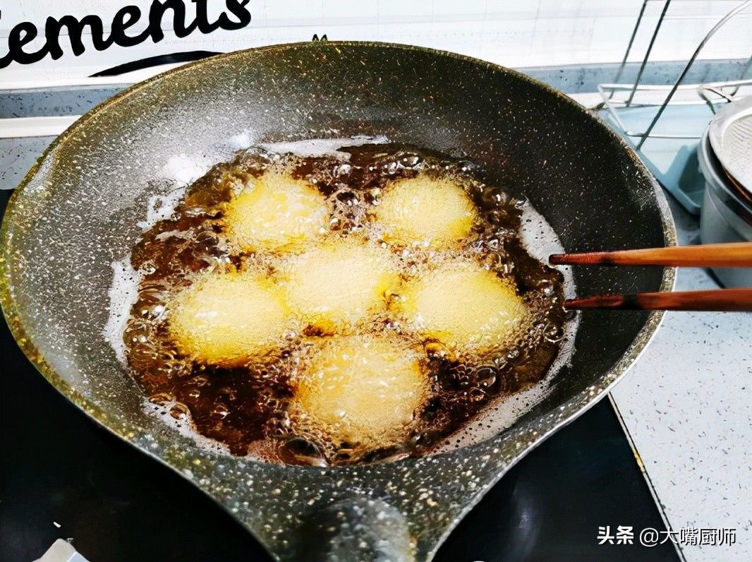 油炸糕这么做，个个膨松空心，外酥里糯又香甜，早餐1人5个不够吃