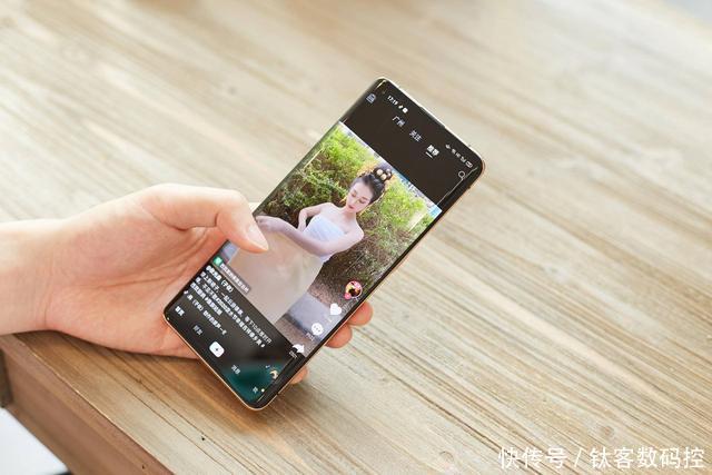 手机|华为OPPO旗舰用起来卡不卡?看看应用锁帧差距就懂了