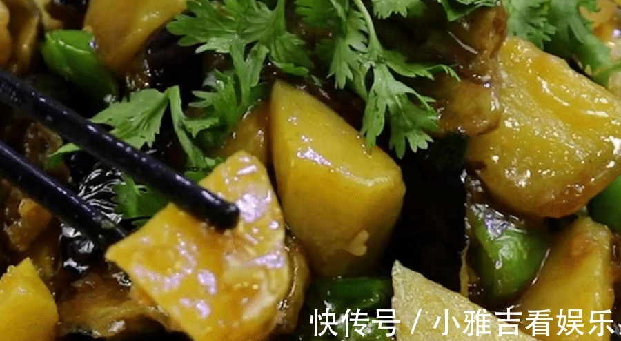 做法|土豆炖茄子，简单的做法，不寻常的味道