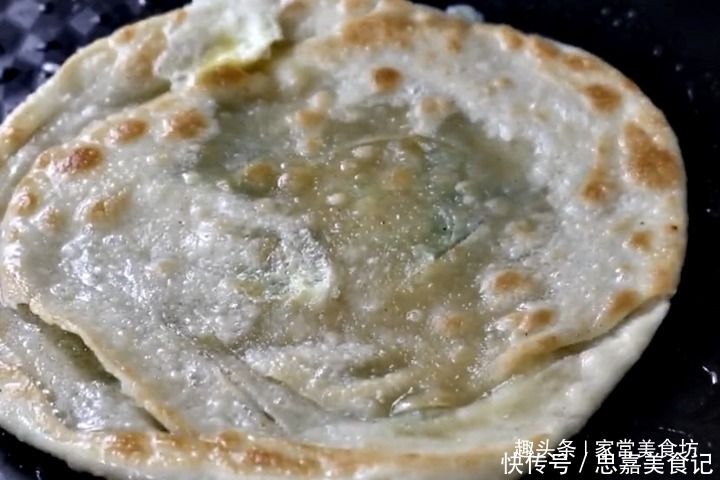 柔软|鸡蛋灌饼百吃不厌,做法简单,饼柔软劲道,当早餐一级棒
