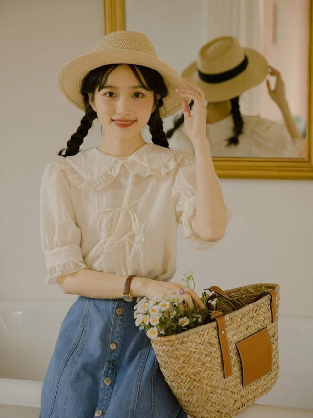 穿搭|秋天,穿上白色的初恋连衣裙,秒变白月光,正适合约会穿