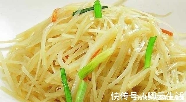 炒土豆丝十人九错，难怪粘锅不脆不好吃，快看酒店厨师怎么做的