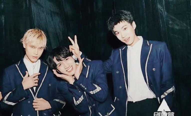 普及度|韩美娟被淘汰后飘了,当街问认不认识他,被认成王力宏后表情亮了