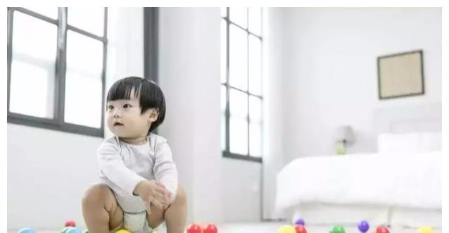 动作|宝宝六个月了,就可以开始早教啦