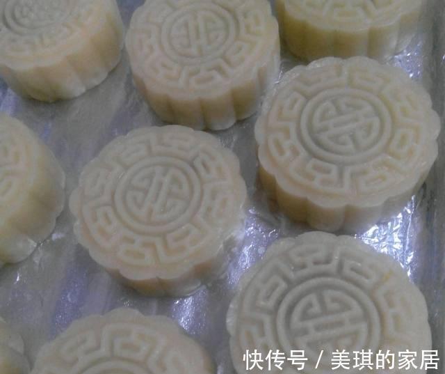 蛋液|老式提浆五仁月饼，皮酥脆馅香甜，味道一点都不腻，太好吃了