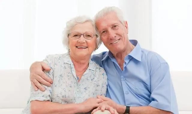 这件事|百岁老人不爱锻炼，爱吸烟，但每天爱做“这件事”，很多人做不到