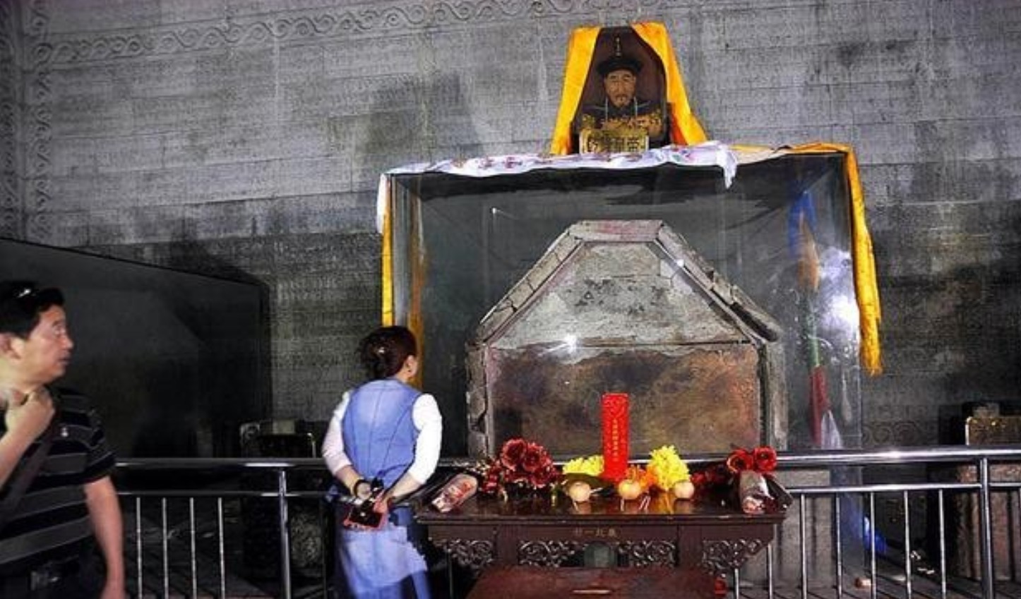 裕陵|乾隆皇帝真实长相，郎世宁绘制，墓地孙殿英盗掘