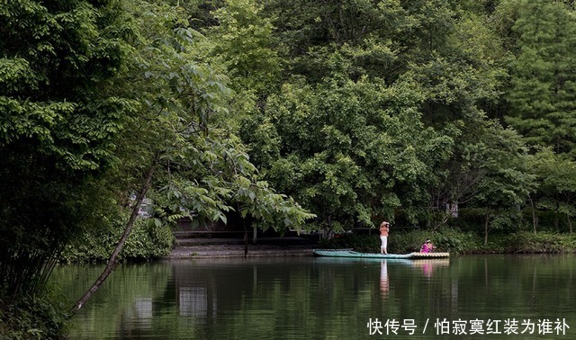 广西又一景区走红,是唯一可爬行瀑布,距