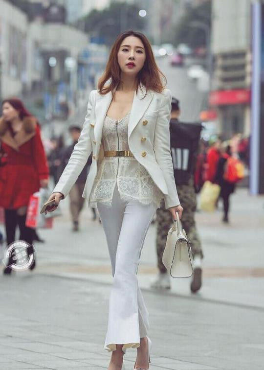 女人味十足|气质温婉的小姐姐,一身温柔的穿搭女人味十足,让人啧啧称赞
