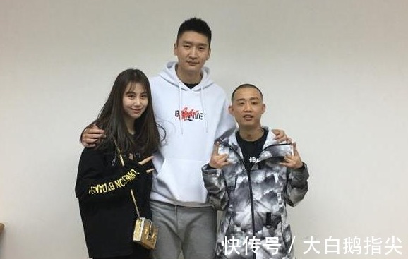 检查|携妻儿赴美,又在美国逃离回国,被检查还称:你知道我是谁吗?