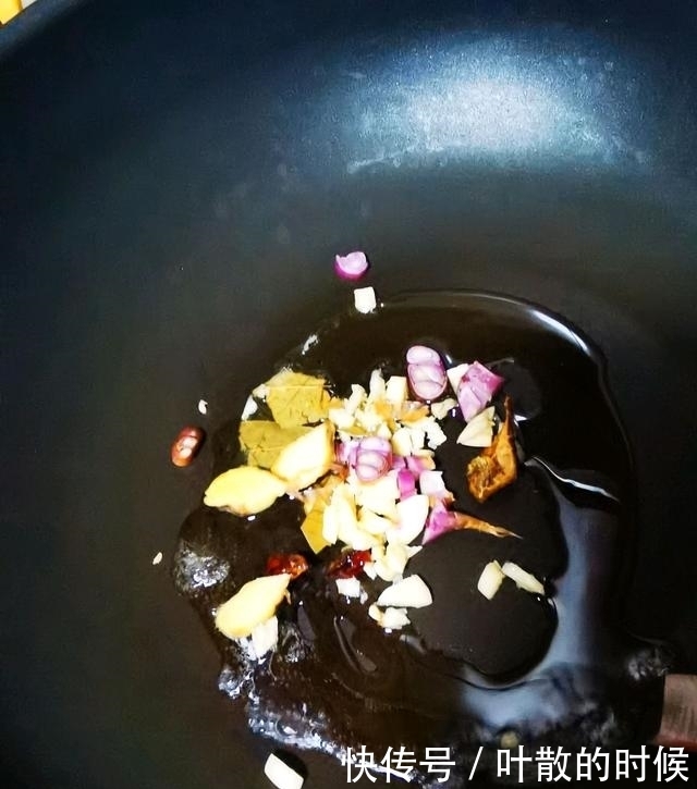 猪耳朵还能这么做?豆豉焖猪耳朵,味道鲜美