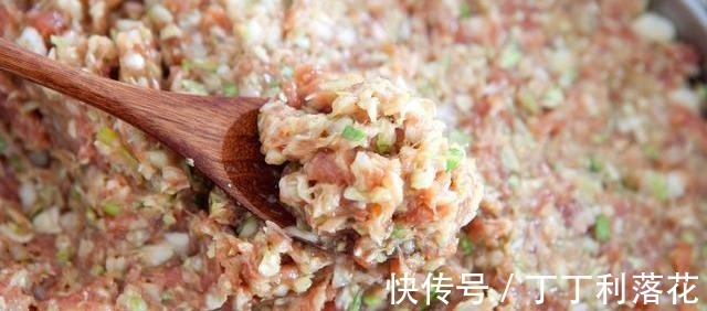 饺子|调饺子馅最忌讳的调料,10个人有9个放错,难怪饺子不香,有怪味!