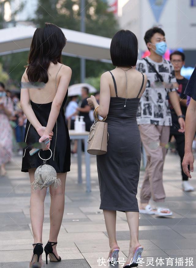 高跟鞋 V领吊肩连衣裙搭配简洁高跟鞋,清凉而充满恬适的美感