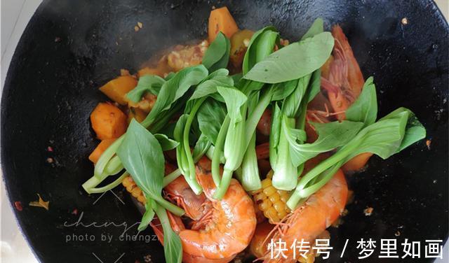 南瓜|46岁阿姨一人食午餐,焖一锅饭菜都有了,网友家里没矿,吃不起