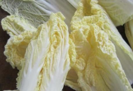 饭店炒的白菜好吃？原来下锅前要多加这1步，白菜脆爽不出水