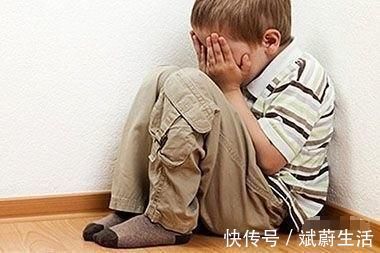 胆小鬼|“妈妈，我怕黑”，三种妈妈的不同反应，成就了孩子不同的性格