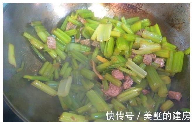 好吃|炒芹菜时，下锅前多加1步，芹菜更清脆好吃，美味又下饭